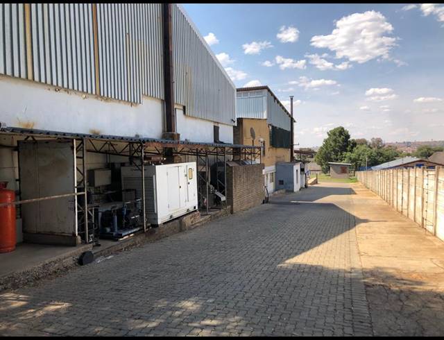 3,000M² WAREHOUSE FOR SALE IN BOLTONIA